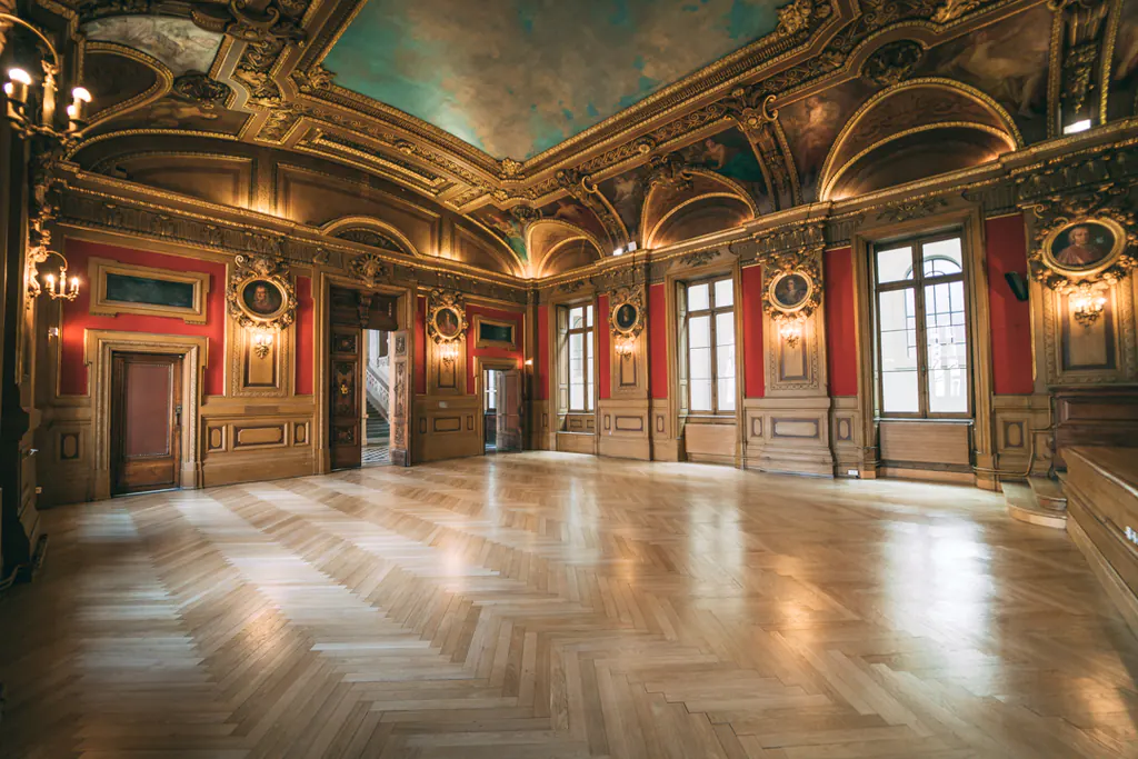 Salon d'apparat au parquet en bâton rompu