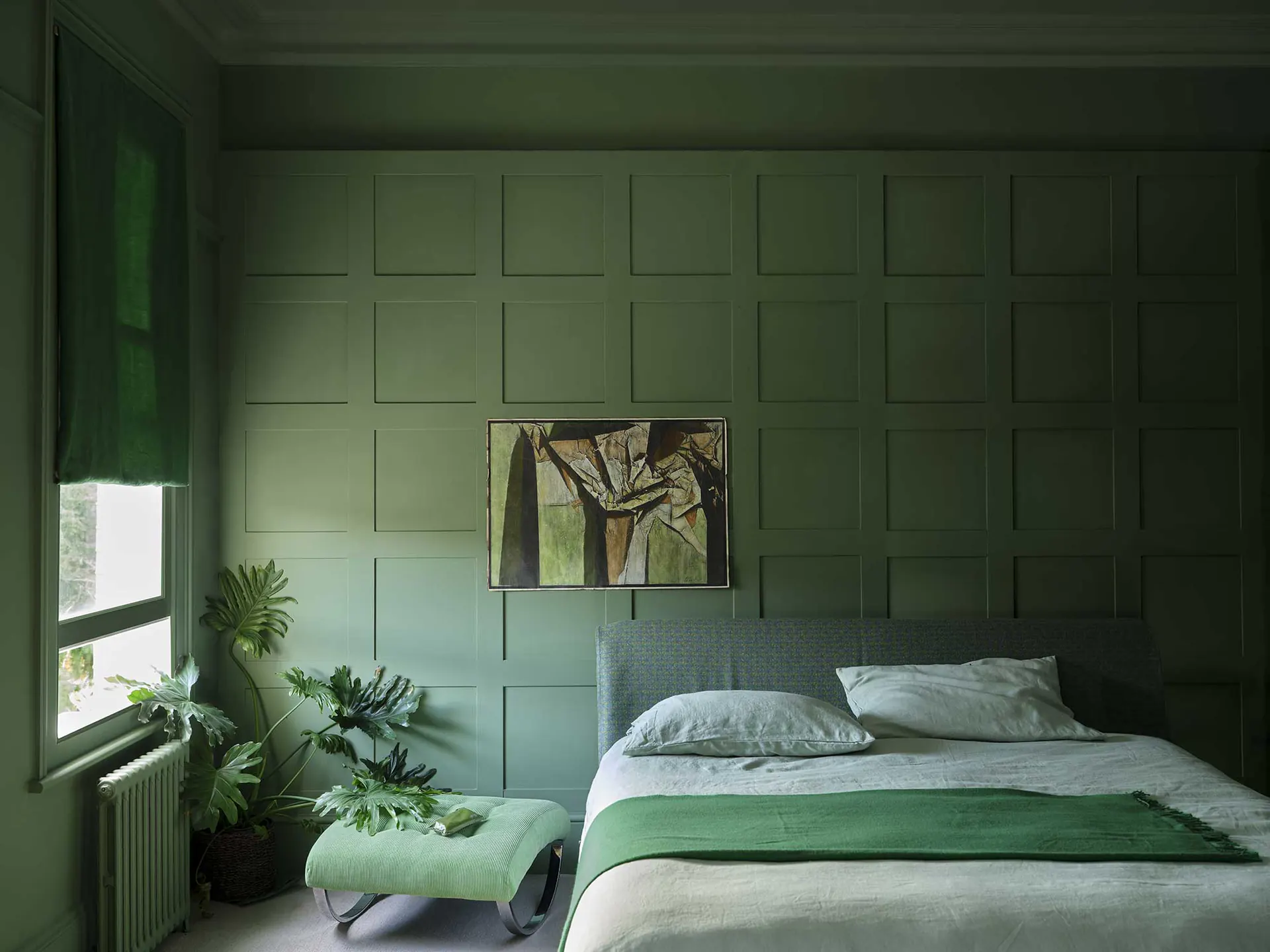 Chambre aux murs vert Calke Green de Farrow & Ball