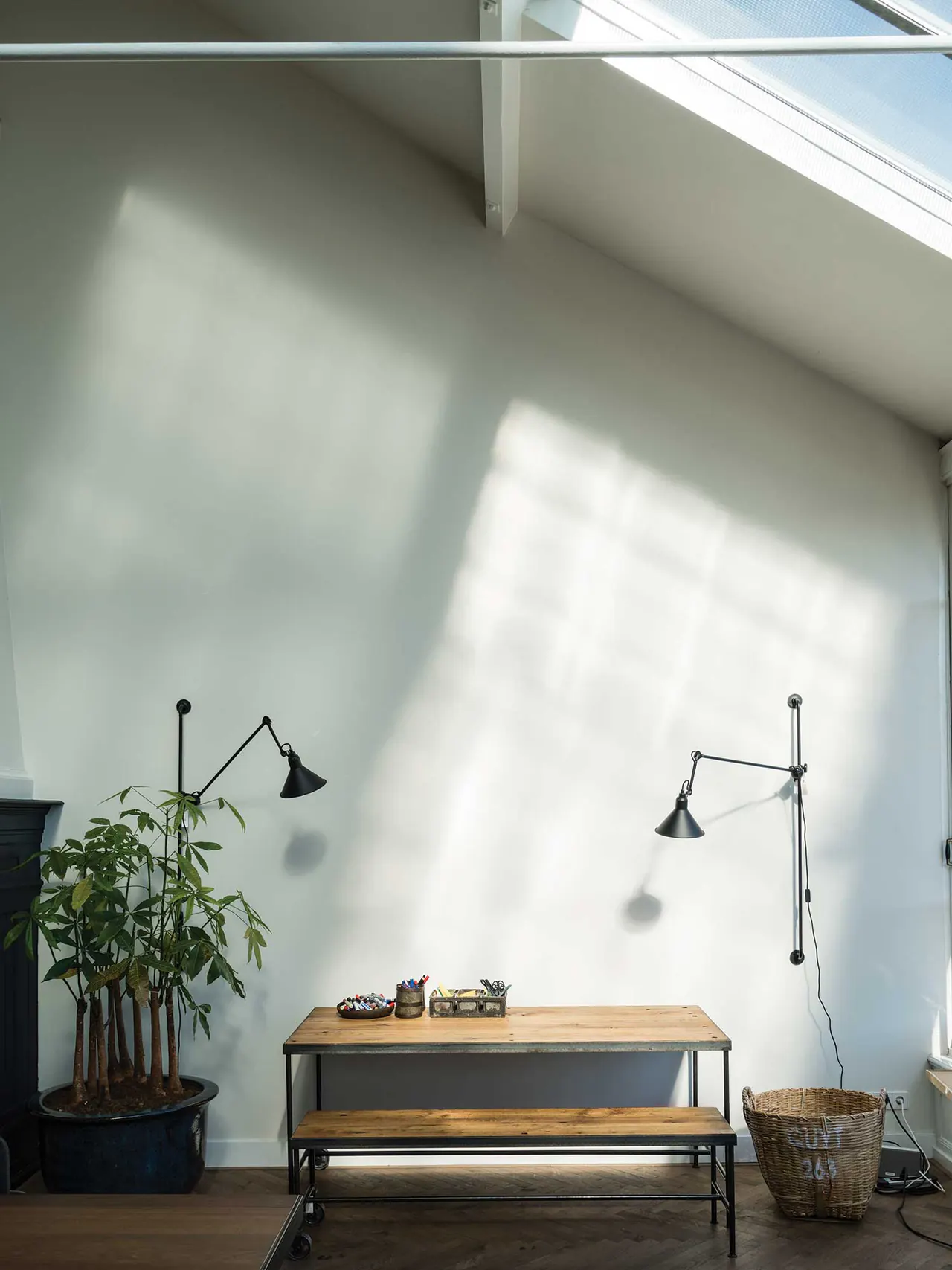 Bureau sous verrière peint en Cornforth White