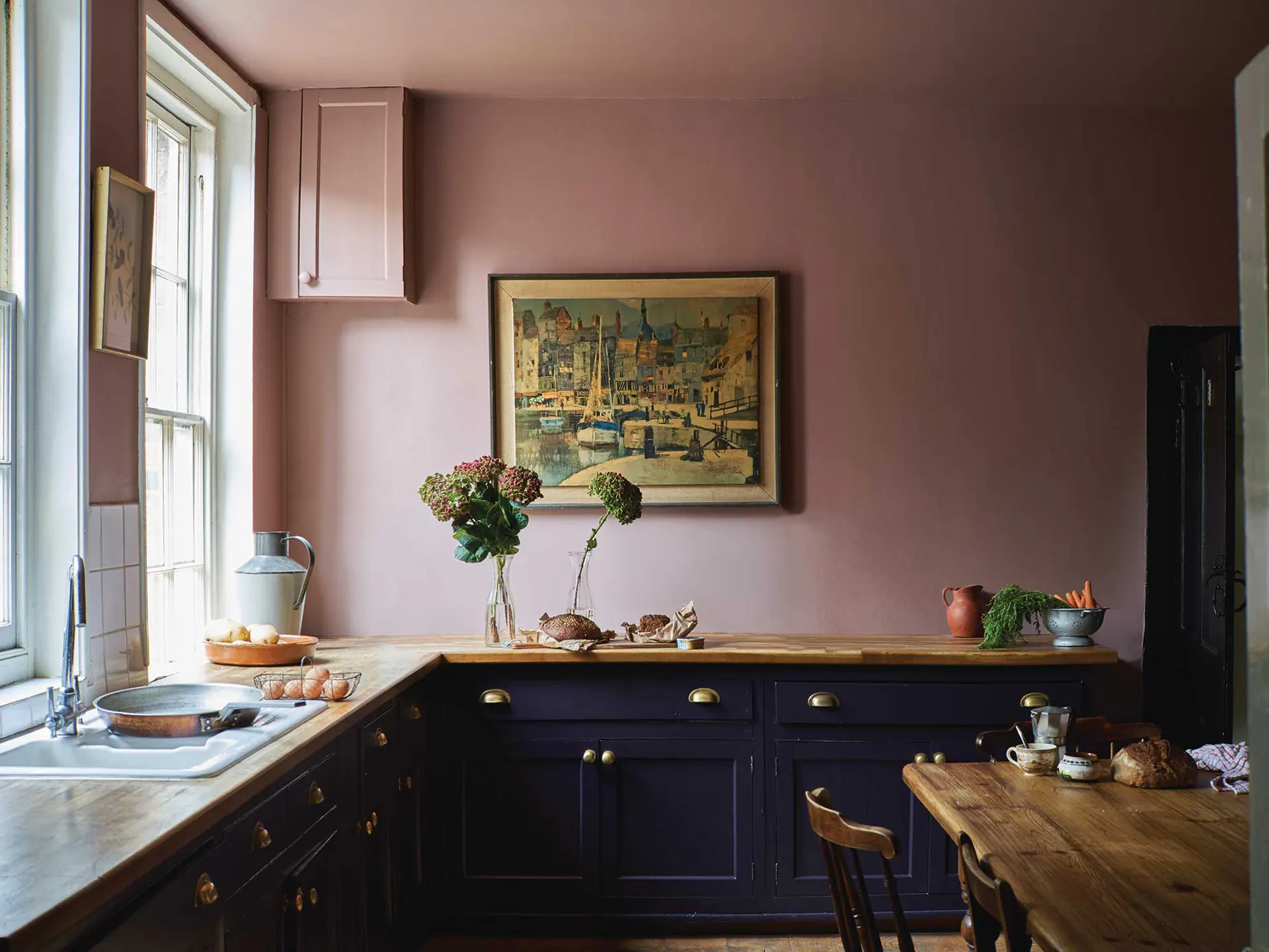 Cuisine aux murs rose poudré Sulking Room Pink