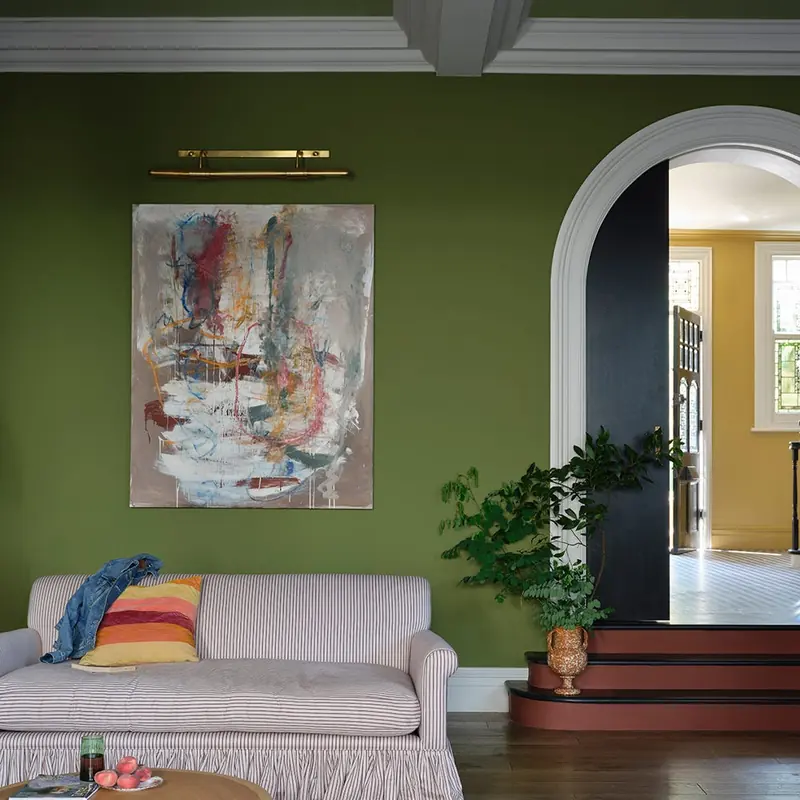 Ambiance peinte en Sap Green de Farrow & Ball