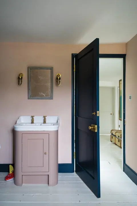 Ambiance peinte en Pink Ground de Farrow & Ball