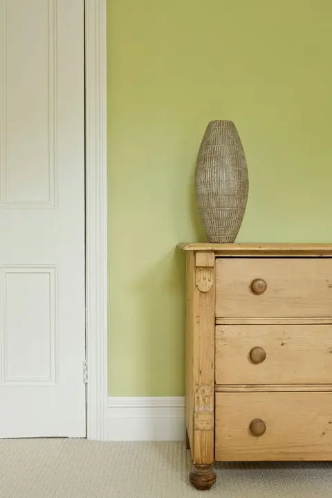 Ambiance peinte en Churlish Green de Farrow & Ball