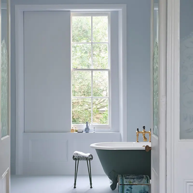 Ambiance peinte en Kakelugn de Farrow & Ball