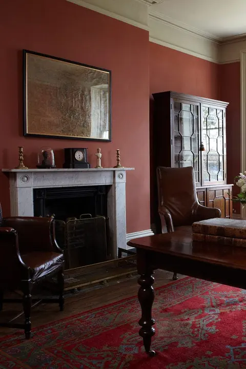 Ambiance peinte en Book Room Red de Farrow & Ball