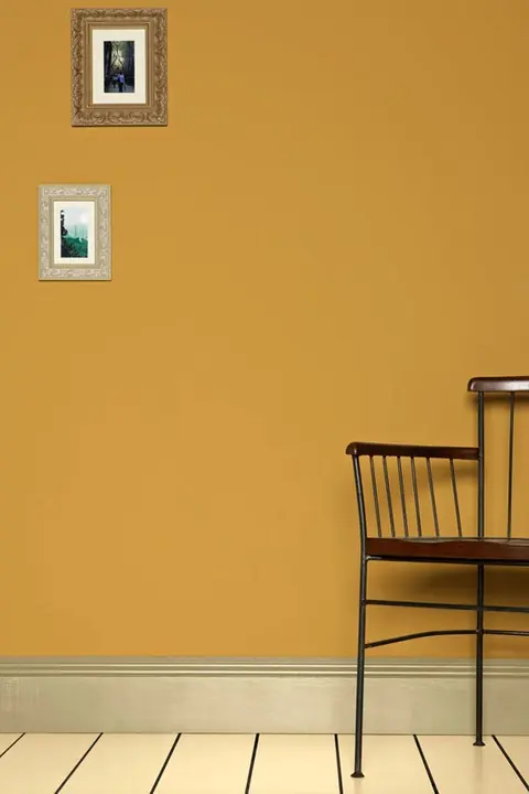 Ambiance peinte en Sudbury Yellow de Farrow & Ball