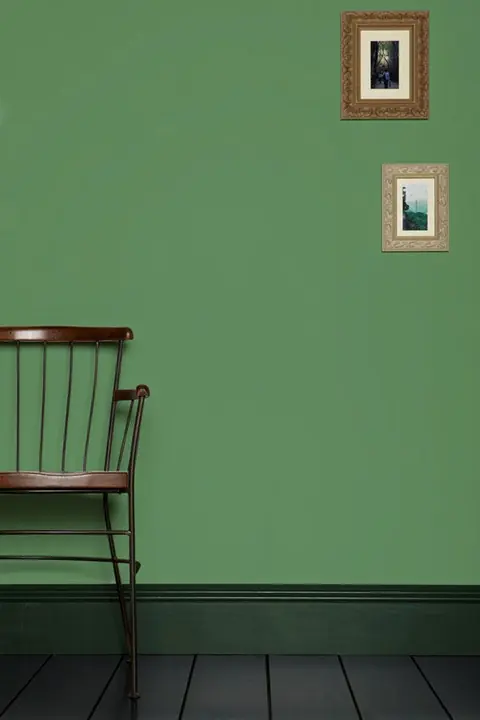 Ambiance peinte en Folly Green de Farrow & Ball