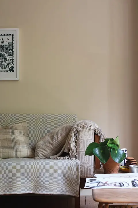 Ambiance peinte en Orange Coloured White de Farrow & Ball